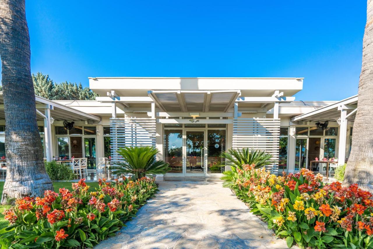 Lara Barut Collection Hotel Antalya Exterior foto Clubhouse at the San Diego Golf Club