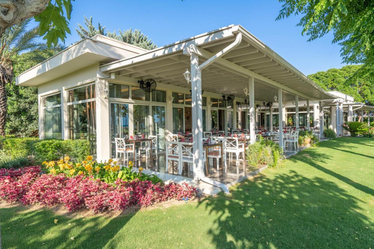 Lara Barut Collection Hotel Antalya Exterior foto The clubhouse at the Royal Golf Club
